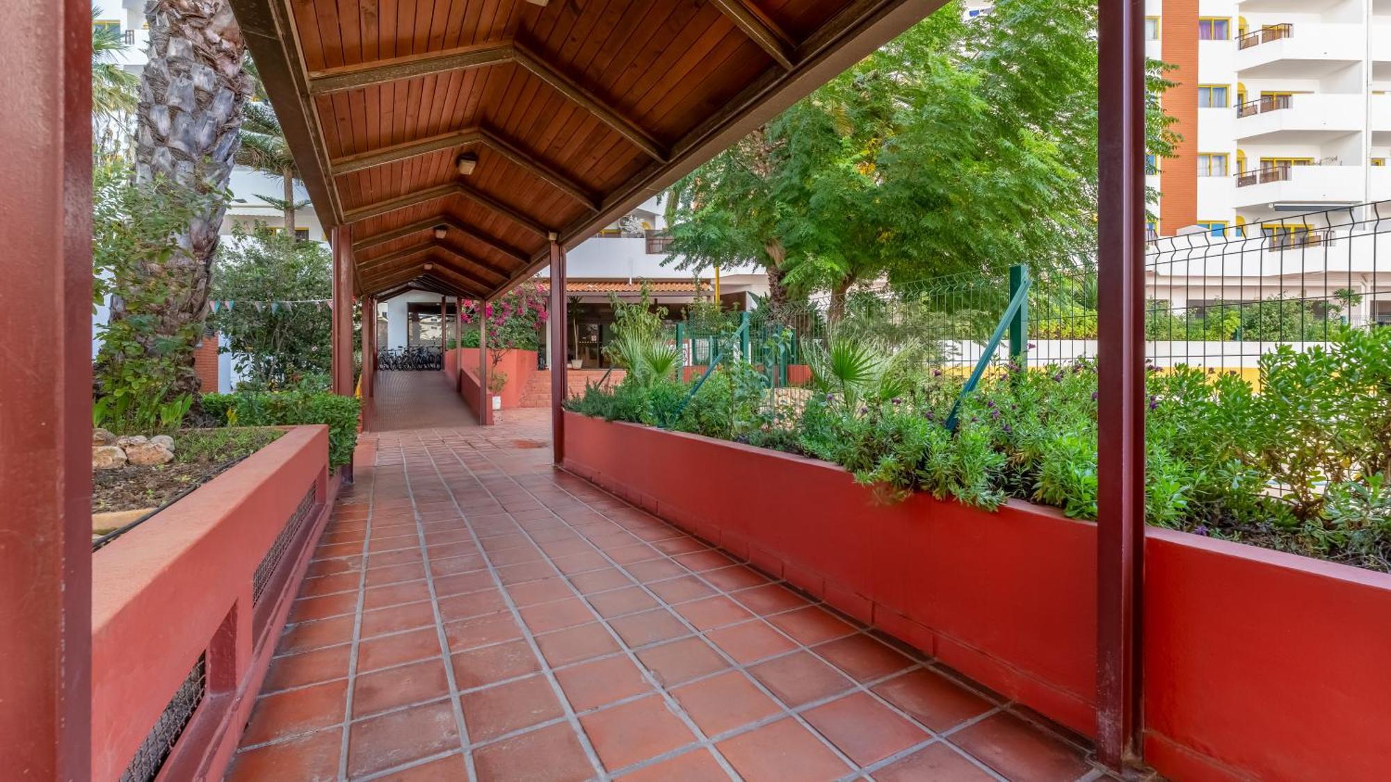 Red Velvet 1 Bdr Flat With Balcony By Lovelystay Portimao Bagian luar foto