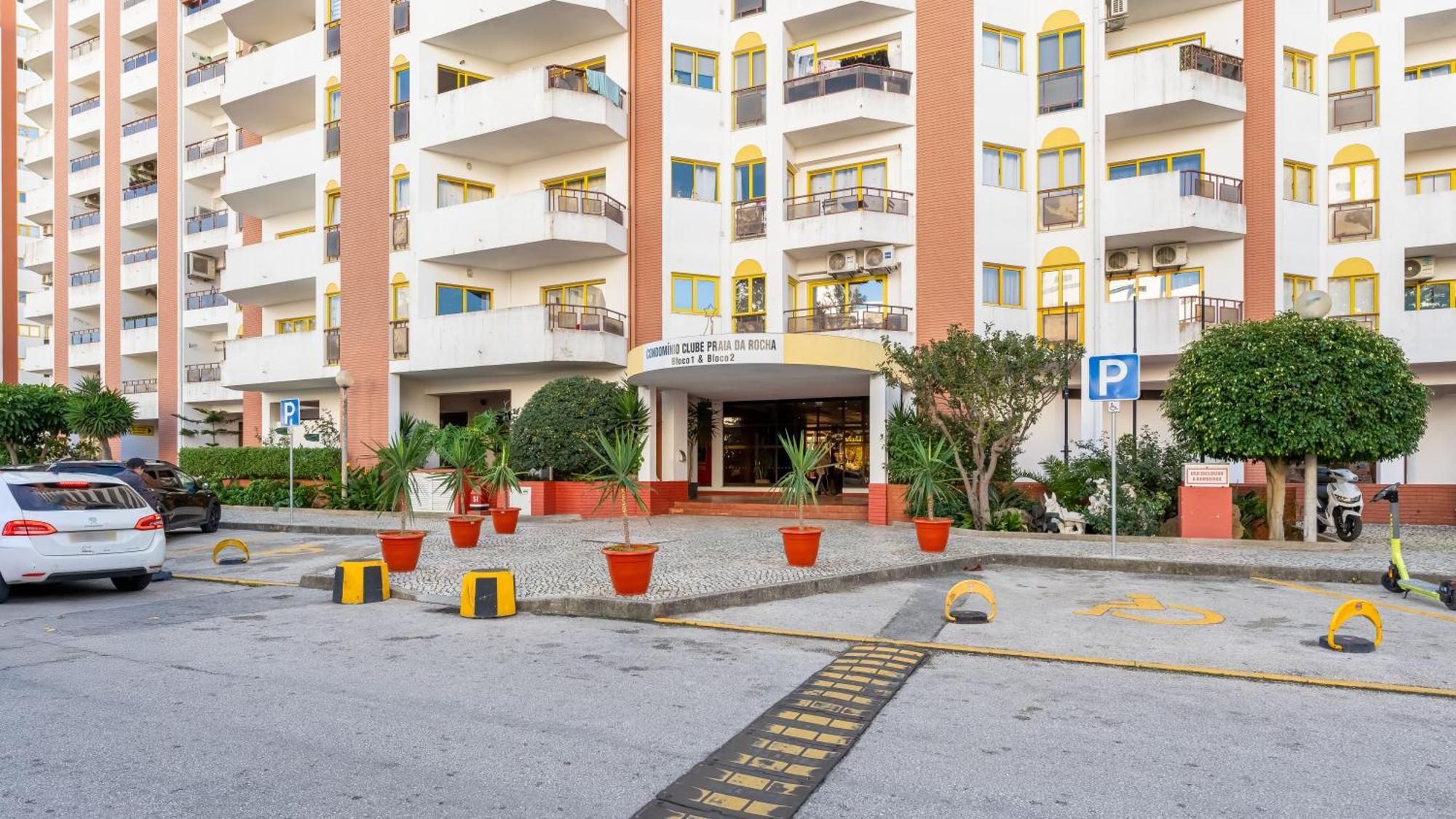 Red Velvet 1 Bdr Flat With Balcony By Lovelystay Portimao Bagian luar foto