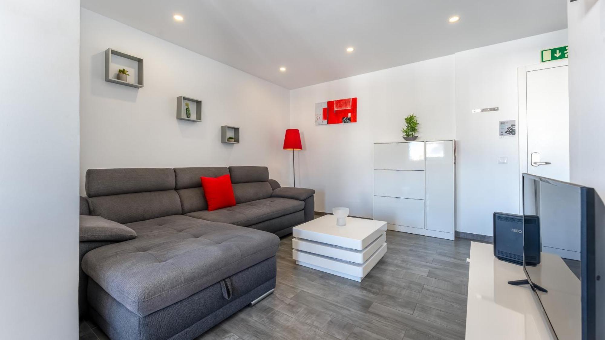 Red Velvet 1 Bdr Flat With Balcony By Lovelystay Portimao Bagian luar foto