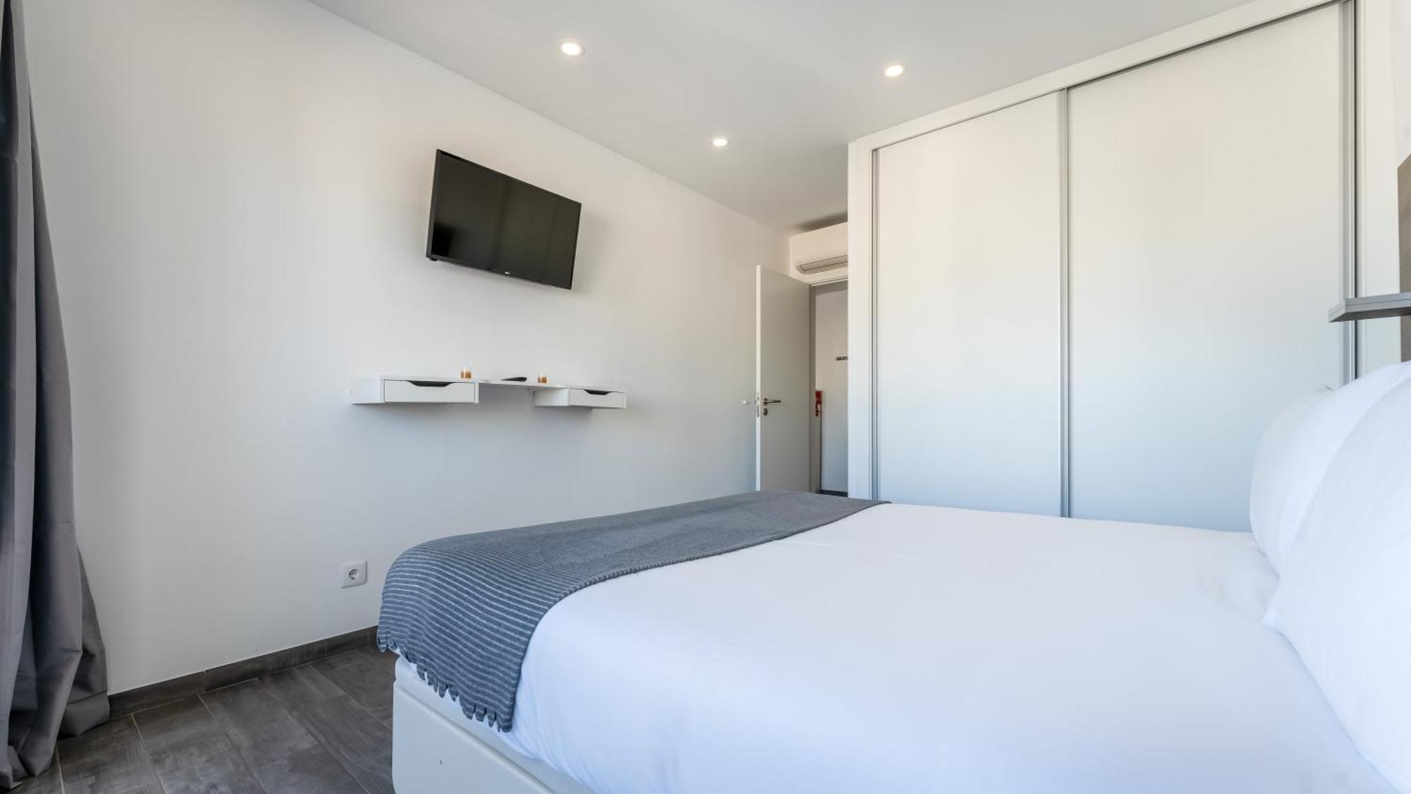 Red Velvet 1 Bdr Flat With Balcony By Lovelystay Portimao Bagian luar foto