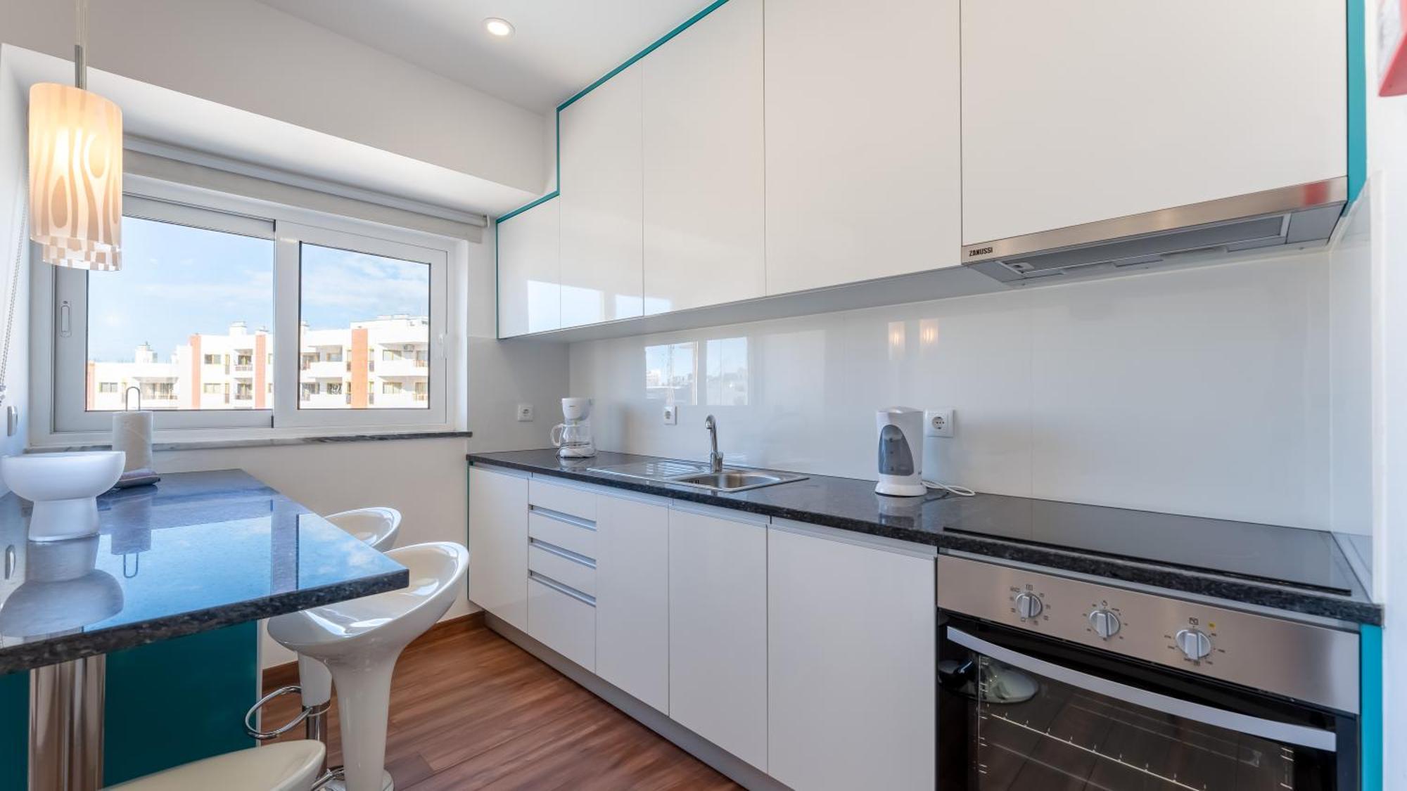 Red Velvet 1 Bdr Flat With Balcony By Lovelystay Portimao Bagian luar foto