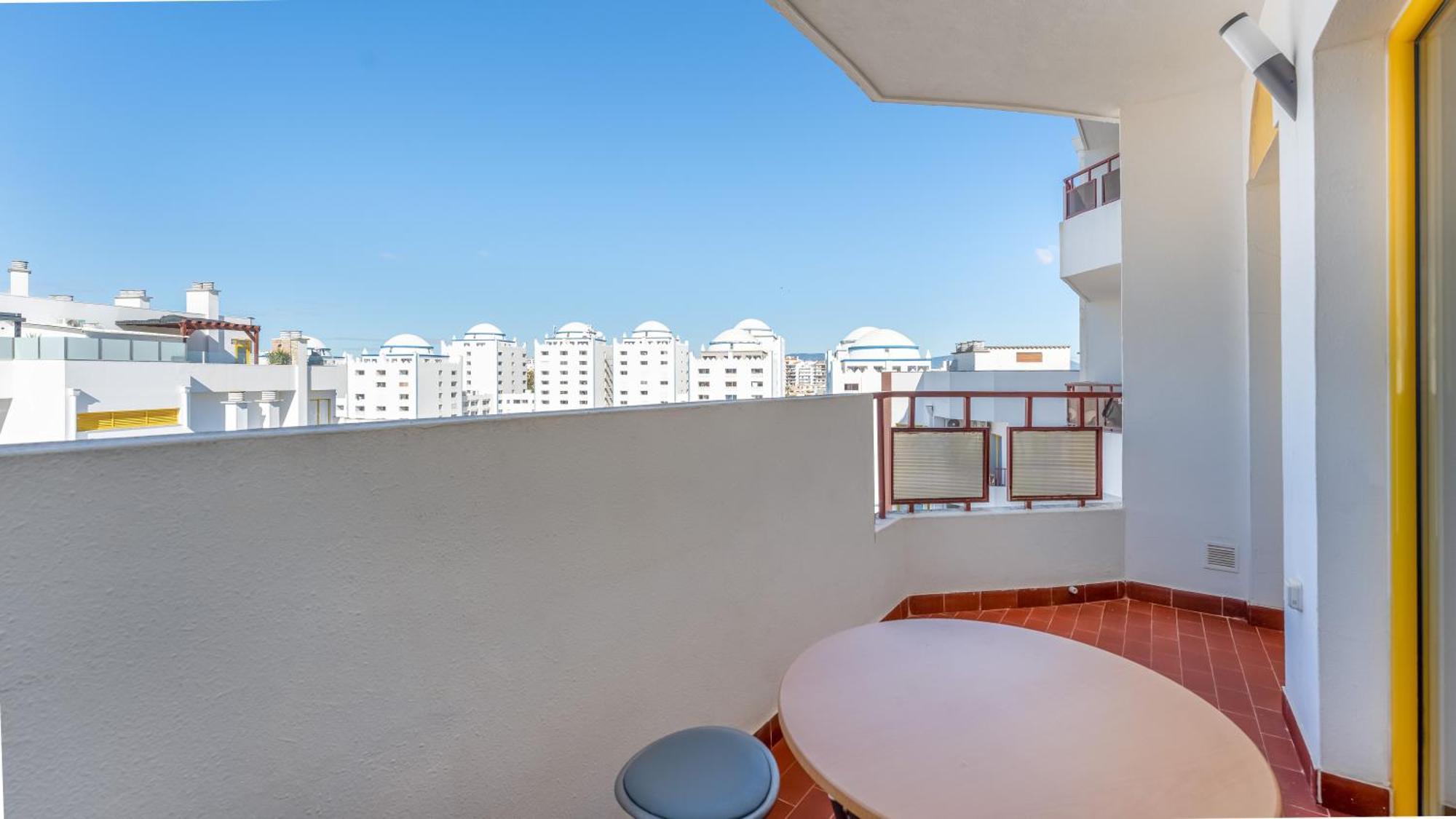 Red Velvet 1 Bdr Flat With Balcony By Lovelystay Portimao Bagian luar foto