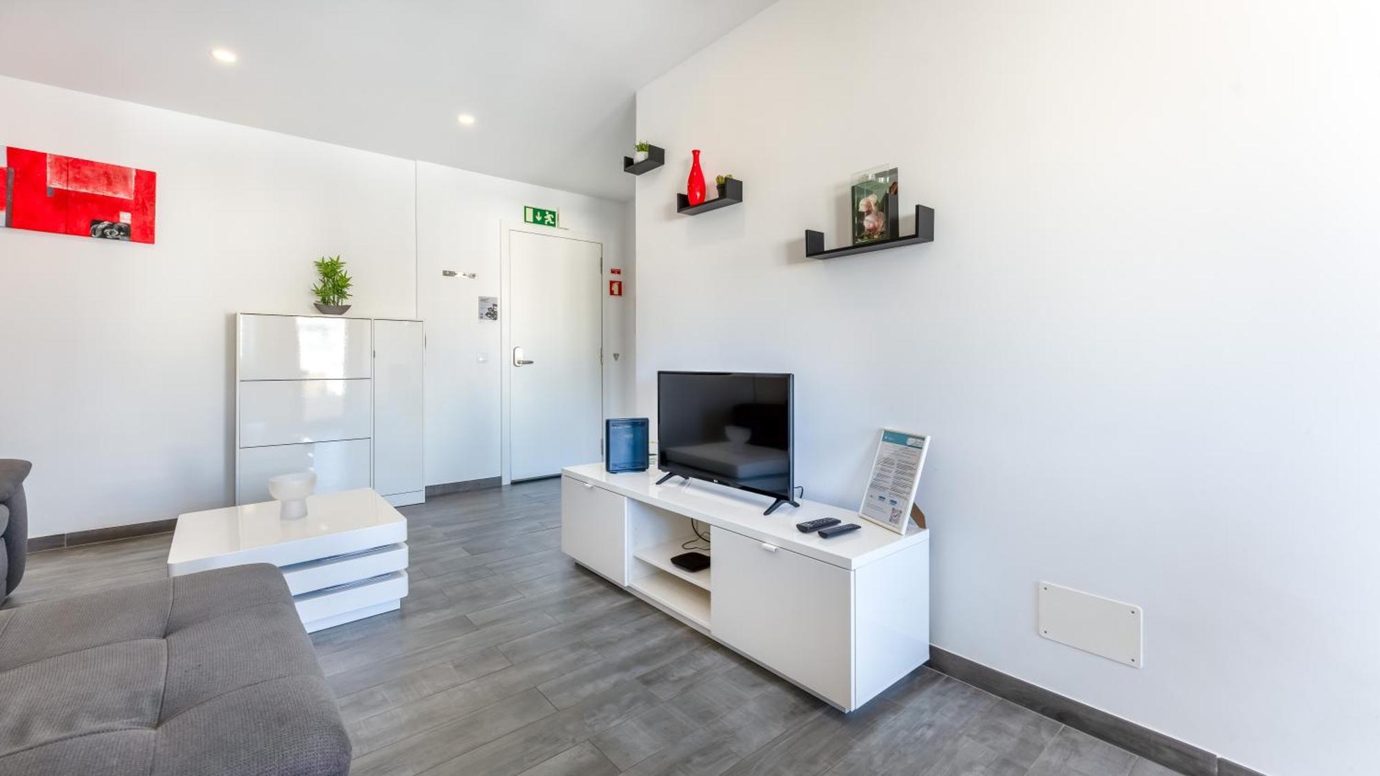 Red Velvet 1 Bdr Flat With Balcony By Lovelystay Portimao Bagian luar foto